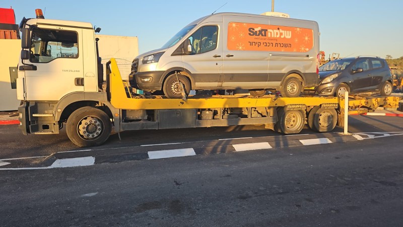 קונה רכבים לנסיעה במרכז