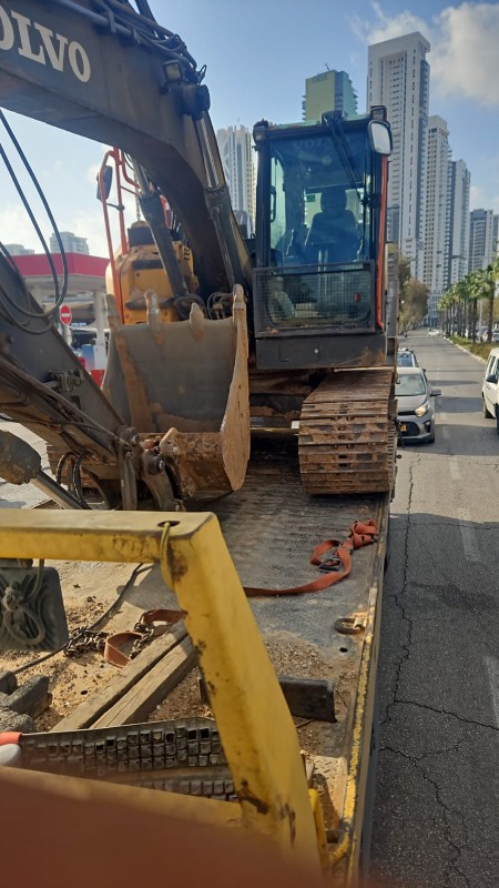 גרירת באגר עם גרר עד 16 טון, כולל העמסה, קיבוע ושינוע מקצועי של כלי כבד בין אתרי עבודה, מוסכים ושטחי עבודה., גרירת באגר