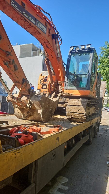 גרירת באגר עם גרר עד 16 טון, כולל העמסה, קיבוע ושינוע מקצועי של כלי כבד בין אתרי עבודה, מוסכים ושטחי עבודה., גרירת באגר