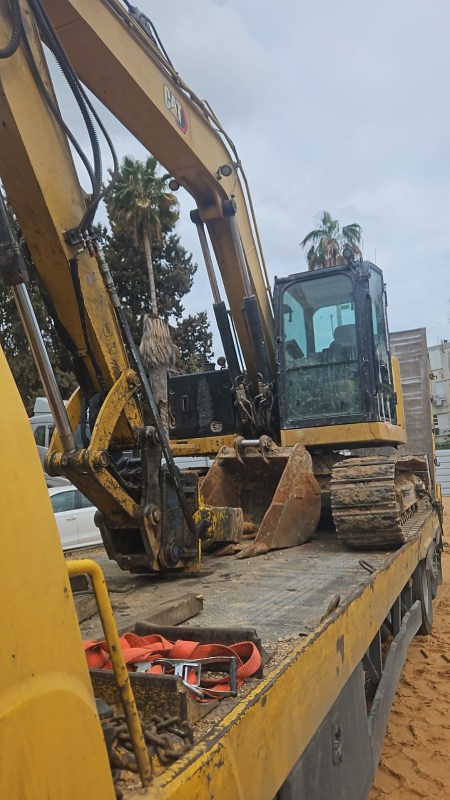 גרירת באגר עם גרר עד 16 טון, כולל העמסה, קיבוע ושינוע מקצועי של כלי כבד בין אתרי עבודה, מוסכים ושטחי עבודה.,גרירת באגר
